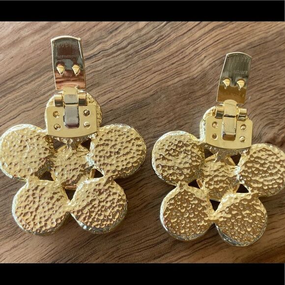 🥿SHOE CLIPS. Gold and Pearl shoe clips.  Like new.  Dress up any standard shoe. - Picture 5 of 5